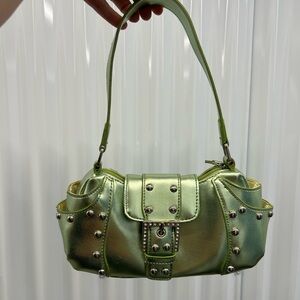 Y2K metallic green shoulder bag 👜